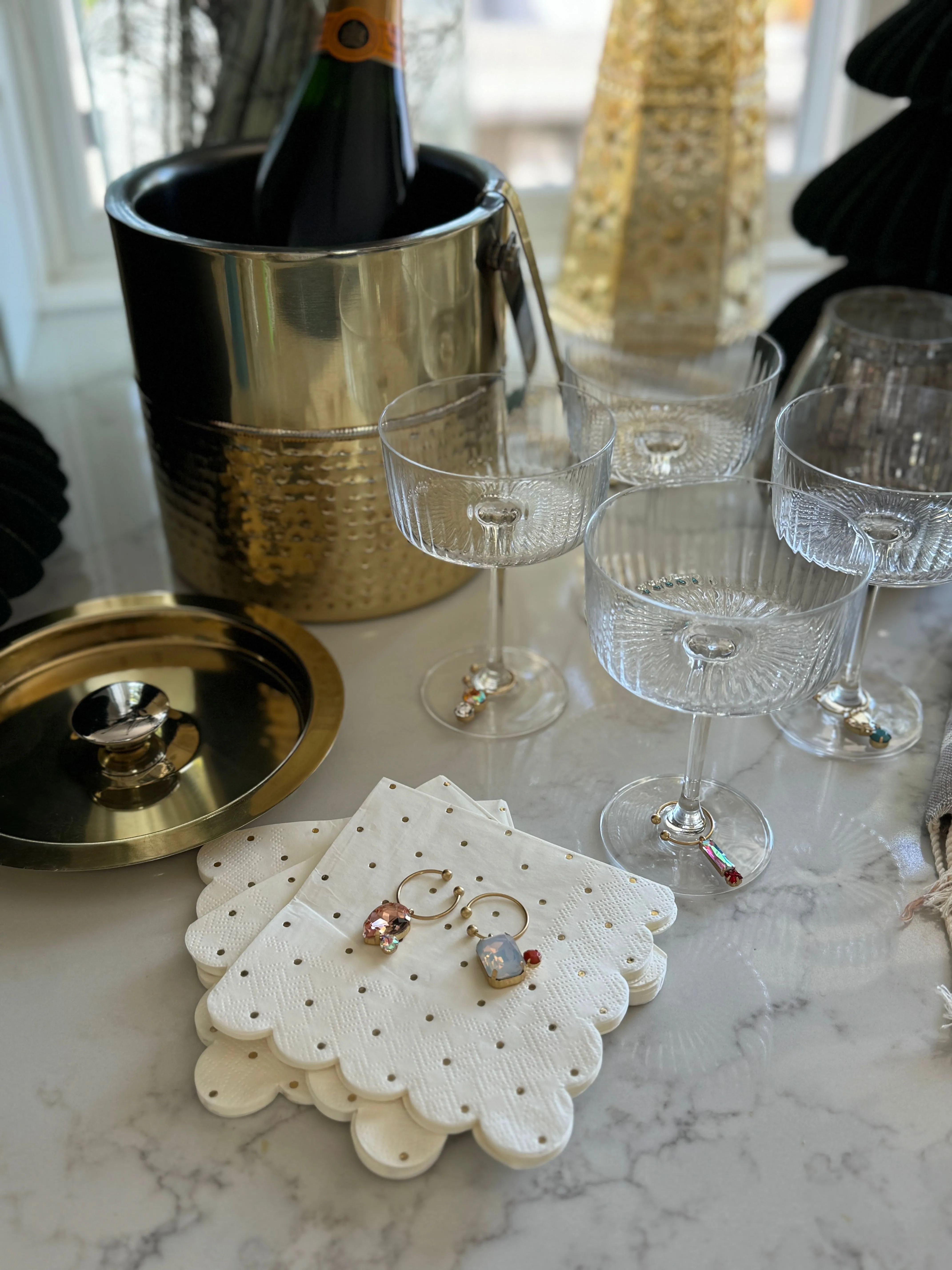 Gold Foil Polka Dot Scalloped Napkin